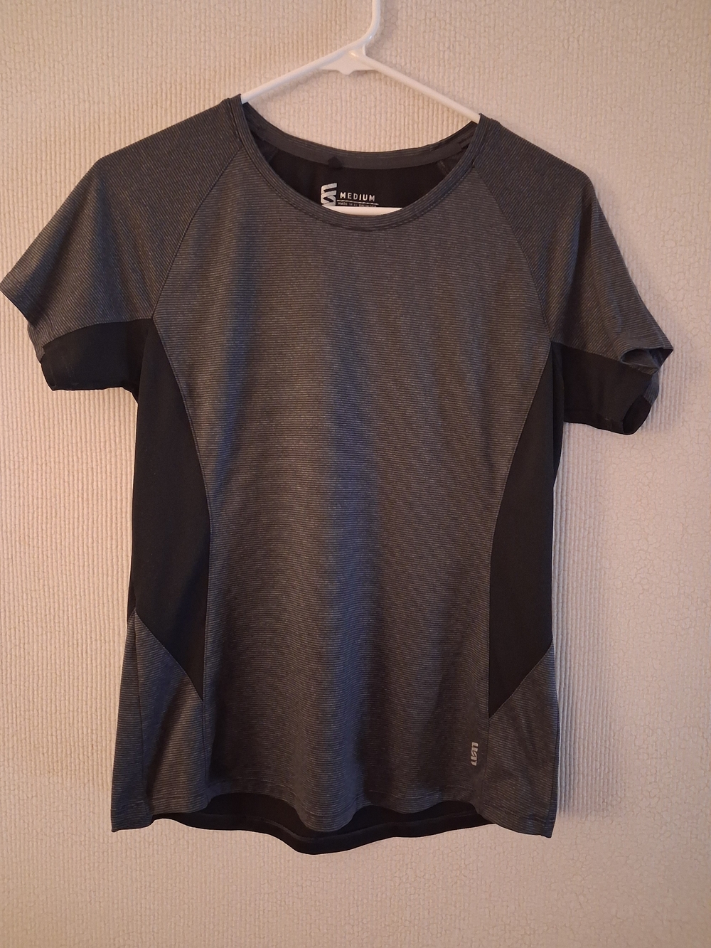 Second Skin Medium Gray/Black  Crew Neck Dry Fit Womens SZ M